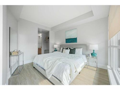 908-205 Riverfront Avenue Sw, Calgary, AB - Indoor Photo Showing Bedroom