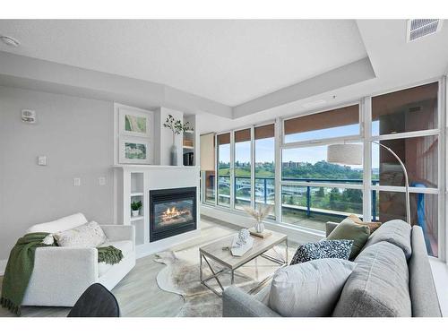 908-205 Riverfront Avenue Sw, Calgary, AB - Indoor Photo Showing Living Room With Fireplace