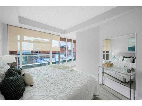 908-205 Riverfront Avenue Sw, Calgary, AB - Indoor Photo Showing Bedroom