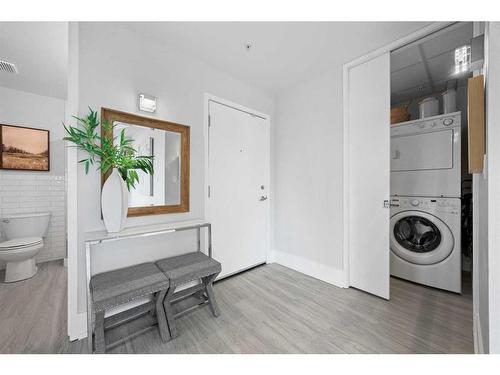 908-205 Riverfront Avenue Sw, Calgary, AB - Indoor Photo Showing Laundry Room