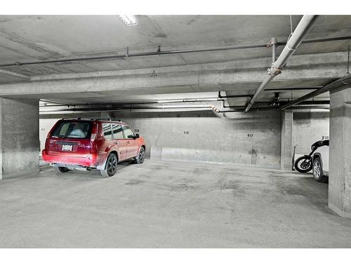 908-205 Riverfront Avenue Sw, Calgary, AB - Indoor Photo Showing Garage