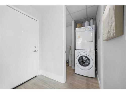 908-205 Riverfront Avenue Sw, Calgary, AB - Indoor Photo Showing Laundry Room