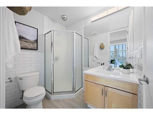 908-205 Riverfront Avenue Sw, Calgary, AB - Indoor Photo Showing Bathroom