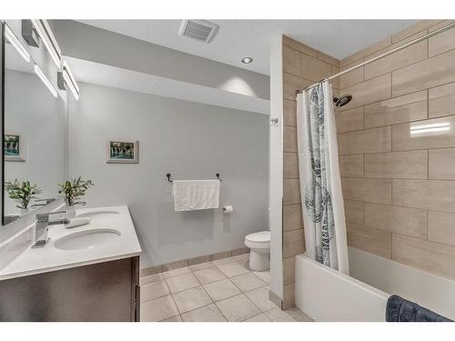 163 Cranarch Circle Se, Calgary, AB - Indoor Photo Showing Bathroom