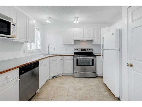 27 Tarington Road Ne, Calgary, AB - Indoor Photo Showing Kitchen