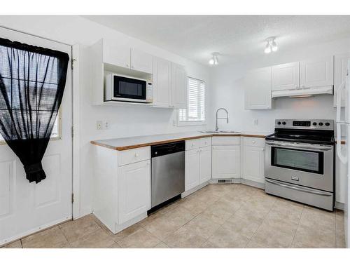 27 Tarington Road Ne, Calgary, AB - Indoor Photo Showing Kitchen