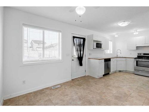 27 Tarington Road Ne, Calgary, AB - Indoor Photo Showing Kitchen