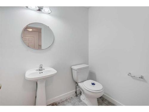 27 Tarington Road Ne, Calgary, AB - Indoor Photo Showing Bathroom