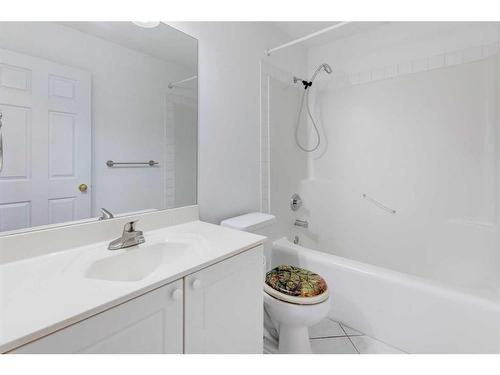 27 Tarington Road Ne, Calgary, AB - Indoor Photo Showing Bathroom