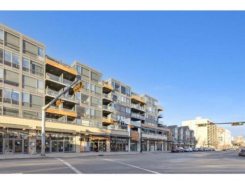 406-301 10 Street Nw, Calgary, AB - Outdoor With Balcony