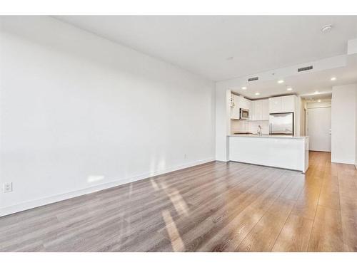 406-301 10 Street Nw, Calgary, AB - Indoor Photo Showing Kitchen