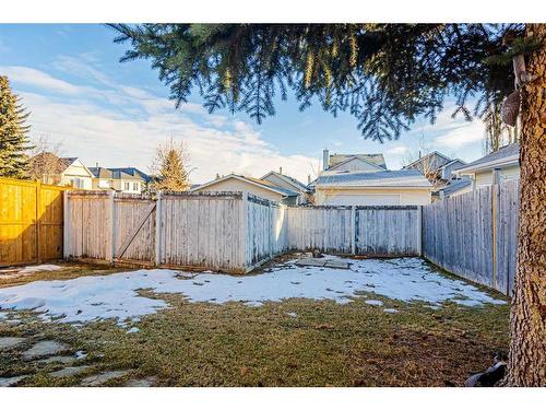 30 Hidden Crescent Nw, Calgary, AB - Outdoor