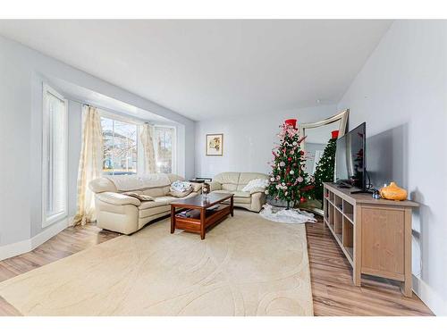 30 Hidden Crescent Nw, Calgary, AB - Indoor Photo Showing Living Room