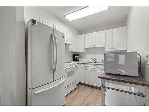 123-550 Prominence Rise Sw, Calgary, AB - Indoor Photo Showing Kitchen With Double Sink