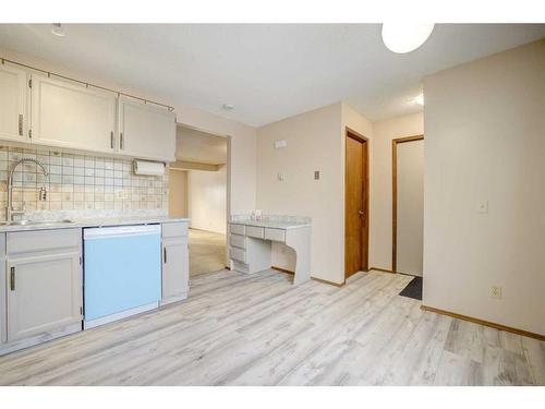 162 Pinemeadow Road Ne, Calgary, AB - Indoor Photo Showing Kitchen