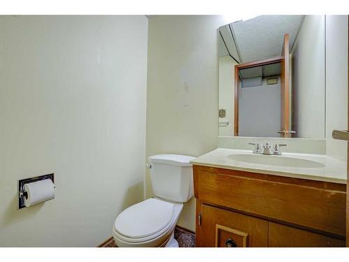 162 Pinemeadow Road Ne, Calgary, AB - Indoor Photo Showing Bathroom