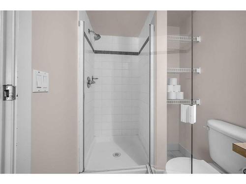 312-35 Richard Court Sw, Calgary, AB - Indoor Photo Showing Bathroom