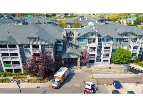 312-35 Richard Court Sw, Calgary, AB - Outdoor