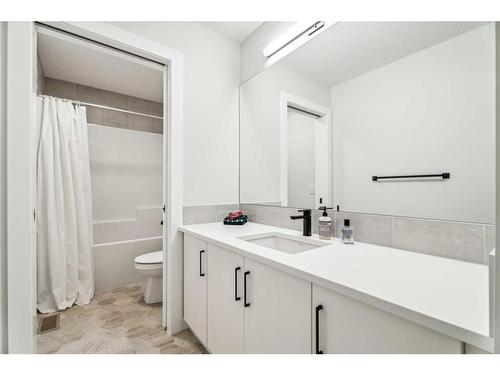 66 Precedence View, Cochrane, AB - Indoor Photo Showing Bathroom