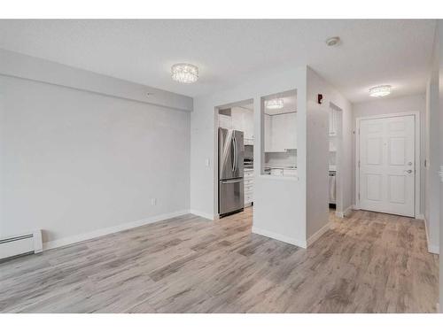 309-2309 Sienna Park Green Sw, Calgary, AB - Indoor Photo Showing Kitchen