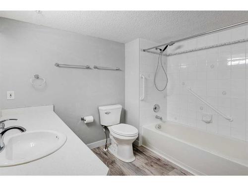 309-2309 Sienna Park Green Sw, Calgary, AB - Indoor Photo Showing Bathroom