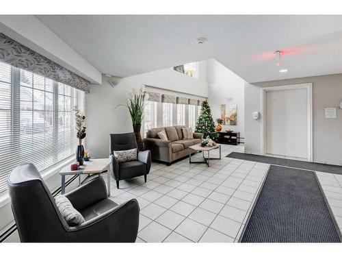 309-2309 Sienna Park Green Sw, Calgary, AB - Indoor