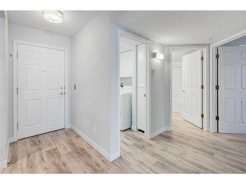 309-2309 Sienna Park Green Sw, Calgary, AB - Indoor Photo Showing Other Room