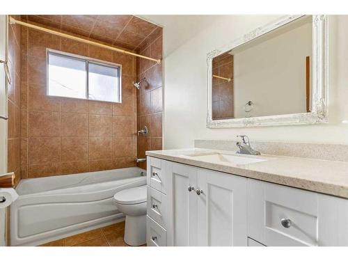 4311 Greenview Drive Ne, Calgary, AB - Indoor Photo Showing Bathroom