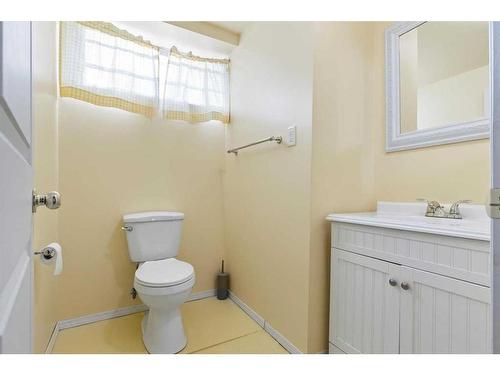 4311 Greenview Drive Ne, Calgary, AB - Indoor Photo Showing Bathroom