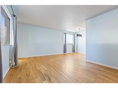 4311 Greenview Drive Ne, Calgary, AB - Indoor Photo Showing Other Room