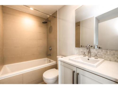 308-46 9 Street Ne, Calgary, AB - Indoor Photo Showing Bathroom