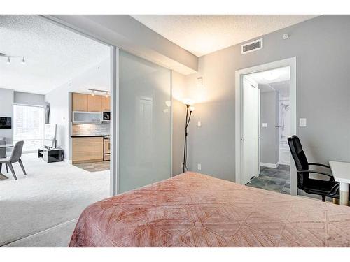 405-215 13 Avenue Sw, Calgary, AB - Indoor Photo Showing Bedroom