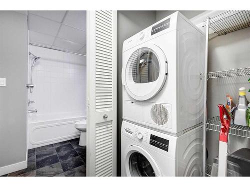 405-215 13 Avenue Sw, Calgary, AB - Indoor Photo Showing Laundry Room