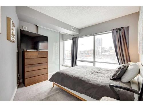 405-215 13 Avenue Sw, Calgary, AB - Indoor Photo Showing Bedroom