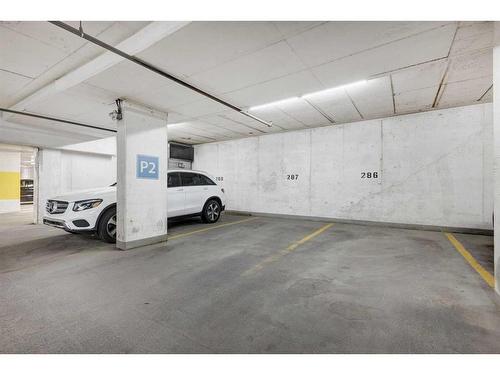 405-215 13 Avenue Sw, Calgary, AB - Indoor Photo Showing Garage