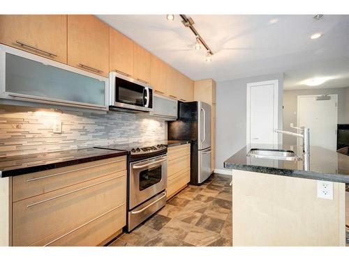 405-215 13 Avenue Sw, Calgary, AB - Indoor Photo Showing Kitchen With Stainless Steel Kitchen With Upgraded Kitchen