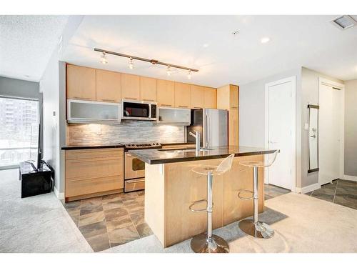 405-215 13 Avenue Sw, Calgary, AB - Indoor Photo Showing Kitchen With Stainless Steel Kitchen