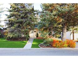 8 Varshaven Place NW Calgary, AB T3A 0E1