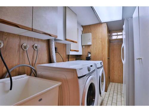 8 Varshaven Place Nw, Calgary, AB - Indoor Photo Showing Laundry Room