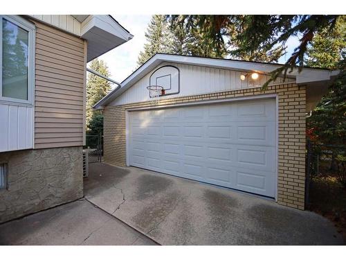 8 Varshaven Place Nw, Calgary, AB - Outdoor With Exterior