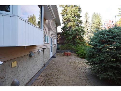 8 Varshaven Place Nw, Calgary, AB - Outdoor