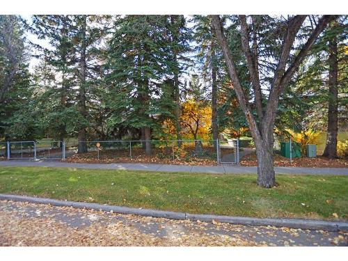 8 Varshaven Place Nw, Calgary, AB - Outdoor