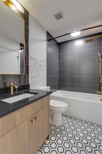 2215-4270 Norford Avenue Nw, Calgary, AB - Indoor Photo Showing Bathroom