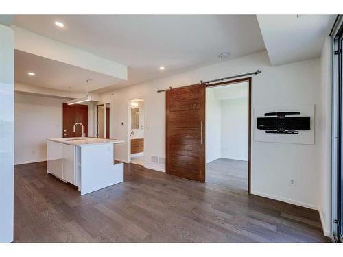 504-1020 9 Avenue Se, Calgary, AB - Indoor Photo Showing Kitchen