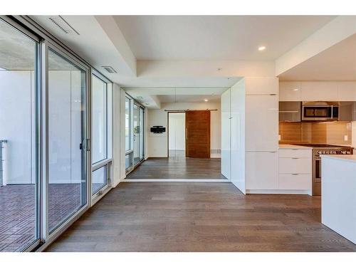 504-1020 9 Avenue Se, Calgary, AB - Indoor Photo Showing Kitchen