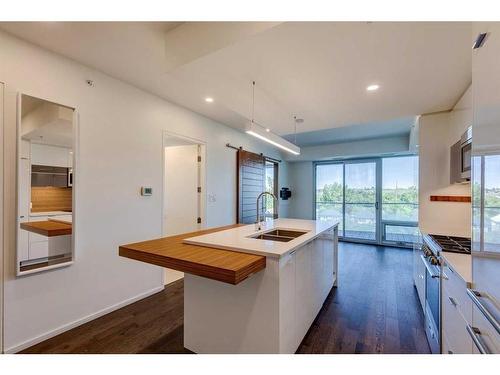 504-1020 9 Avenue Se, Calgary, AB - Indoor Photo Showing Kitchen With Double Sink