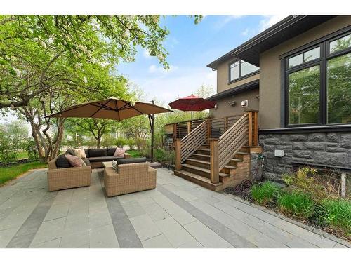 434 29 Avenue Ne, Calgary, AB - Indoor Photo Showing Dining Room