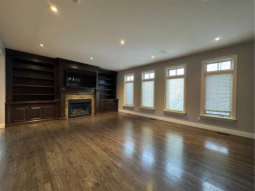 434 29 Avenue Ne, Calgary, AB - Indoor With Fireplace