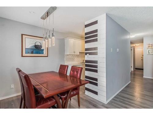 4-645 Meredith Road Ne, Calgary, AB - Indoor Photo Showing Dining Room