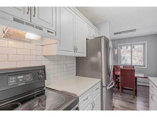 4-645 Meredith Road Ne, Calgary, AB - Indoor Photo Showing Kitchen